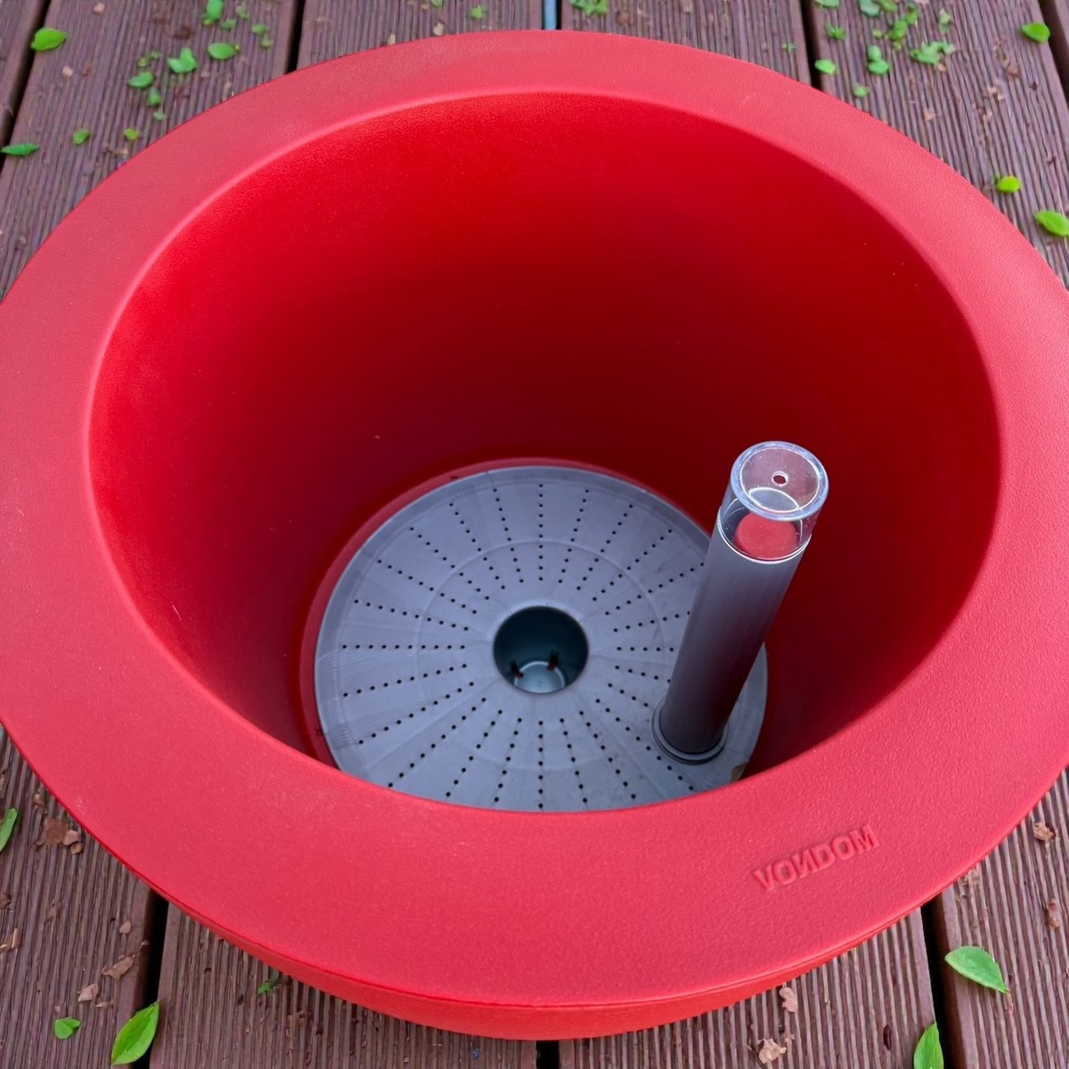 Vase rouge pour l'extérieur chez Vondom