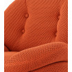 Sessel „Memento“ aus dunkelorangem Stoff